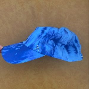Lululemon fast free run hat.